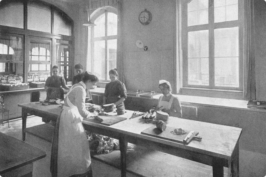 beelitz-heilstaetten-historische-aufnahme-altes-foto-go2know-touren-fuehrungen-anrichte-speisen