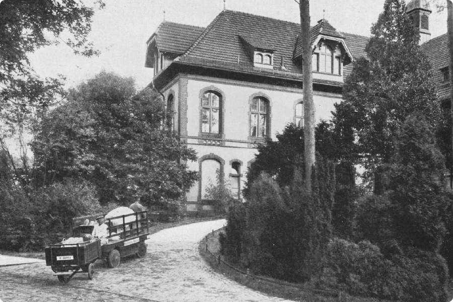 beelitz-heilstaetten-historische-aufnahme-altes-foto-go2know-touren-fuehrungen-elektro-fahrzeug