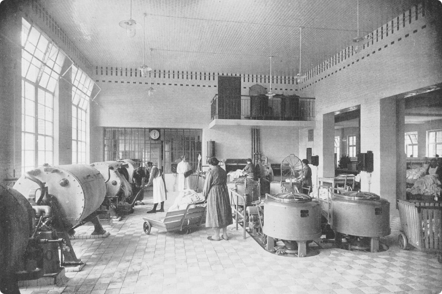 zentralwaescherei-historische-aufnahme-foto-waschraum-tour-fuehrungen-beelitz-heilstaetten-waescherei-gebäude