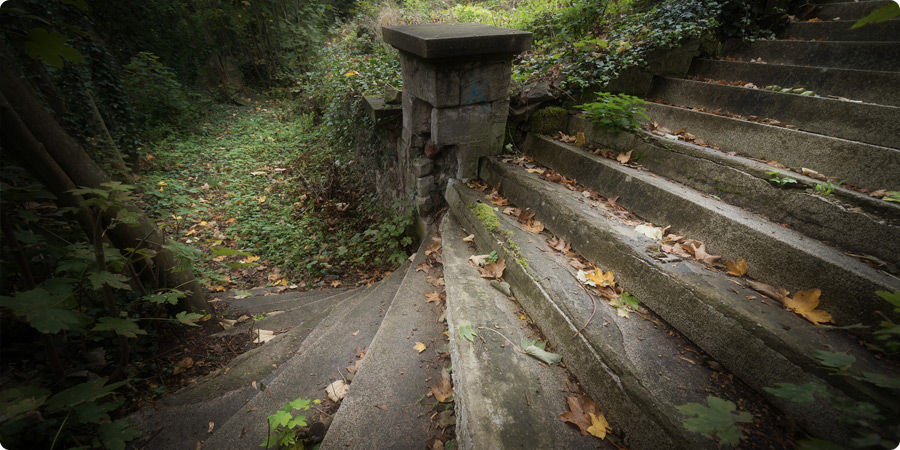 schloss-helmsdorf-henriette-fototouren-lost-places-sphinx-schlosspark-verlassenes-altenheim-gotonow