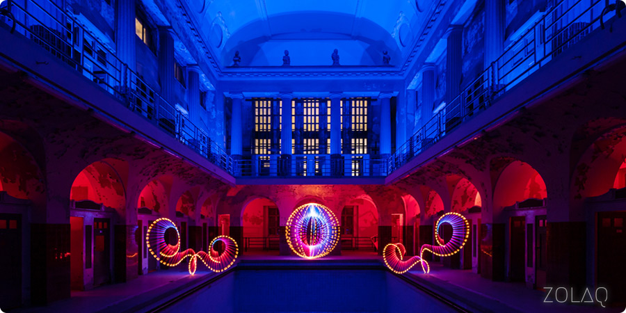 stadtbad-lichtenberg-hubertusbad-zolaq-lightpainting-kurs-workshop-nachts-im-gebauede